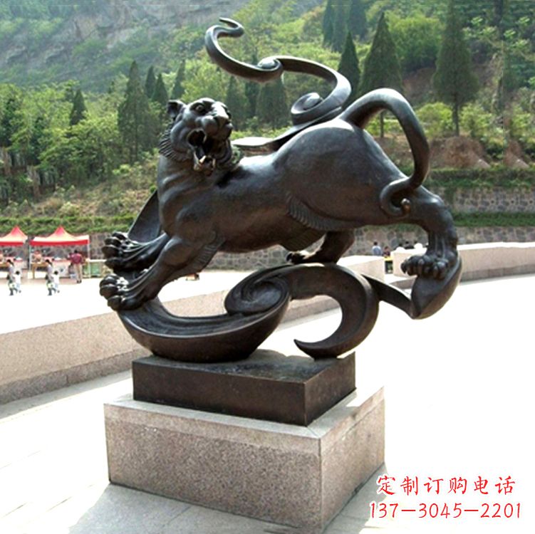 贵阳纯铜雕刻的熊猫动物雕塑