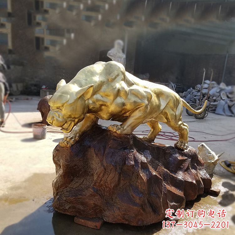 贵阳豹子铸铜雕塑-公园景区情景动物雕塑