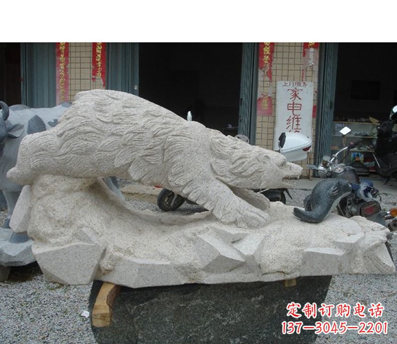 贵阳北极熊精灵精致细腻的雕塑装饰