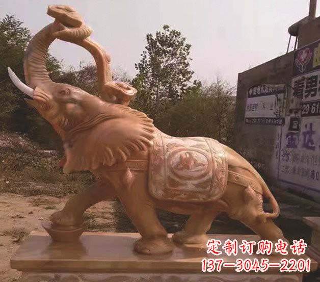 贵阳大象雕塑鼻卷如意