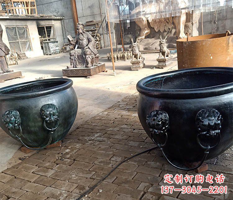 贵阳铜雕制的水缸摆件