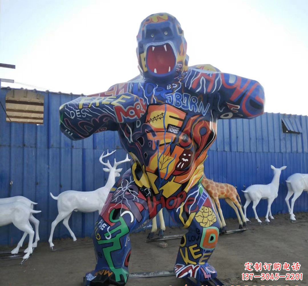 贵阳玻璃钢彩绘大猩猩雕塑