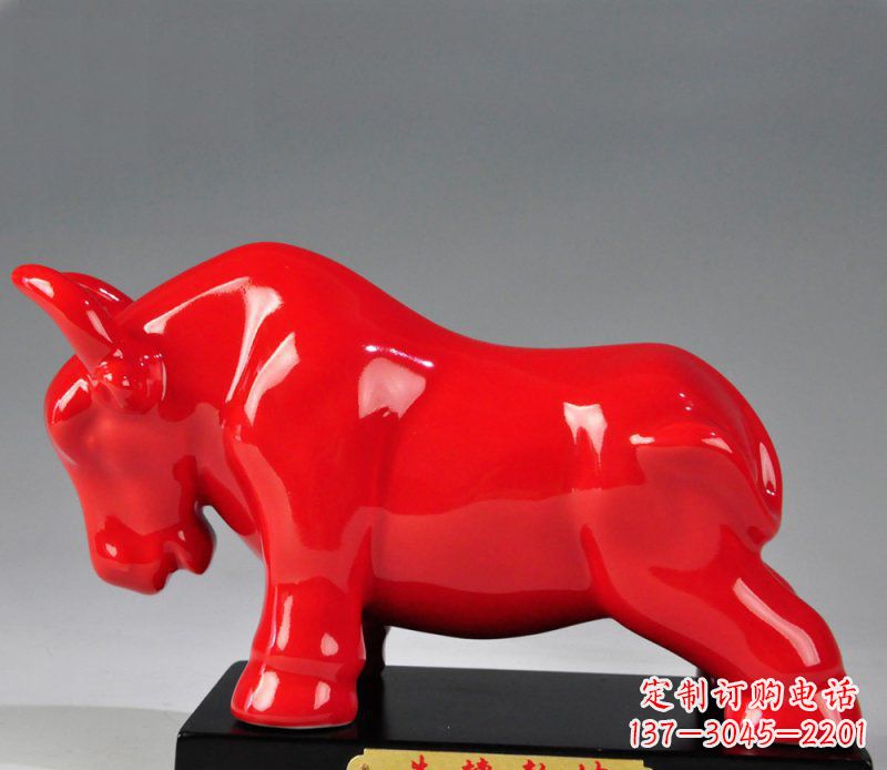 贵阳玻璃钢彩色牛转乾坤雕塑
