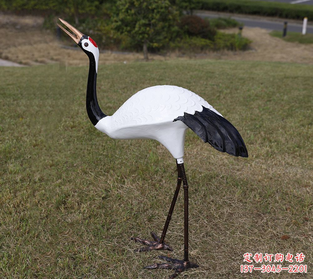 贵阳玻璃钢雕塑仙鹤——灵动飞翔的艺术之美