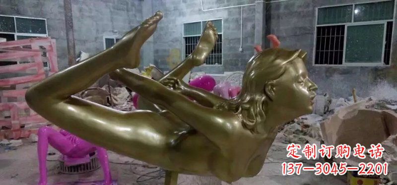 贵阳玻璃钢仿铜雕刻的女人雕塑