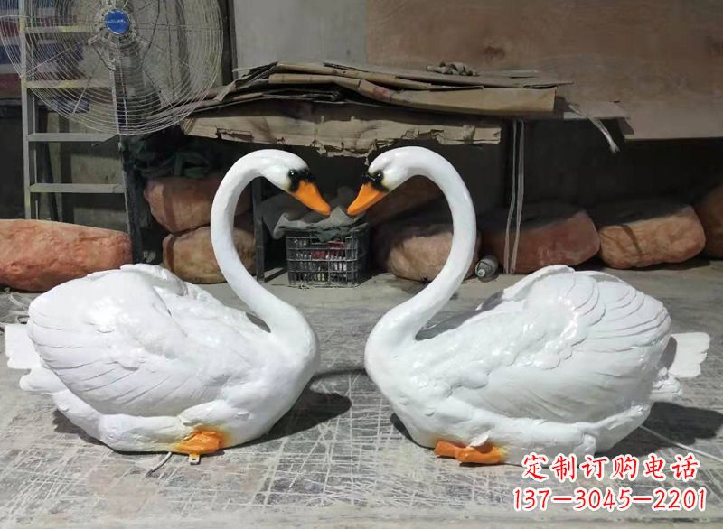 贵阳玻璃钢仿真发光天鹅雕塑