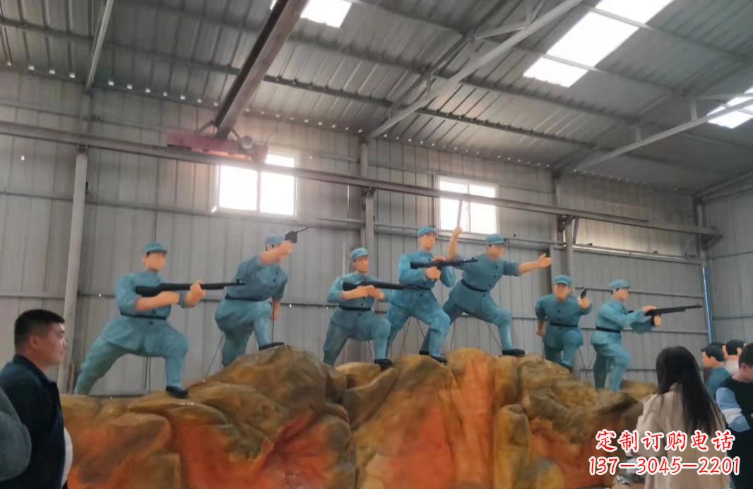 贵阳英雄雕塑玻璃钢仿真抗战人物景观雕塑