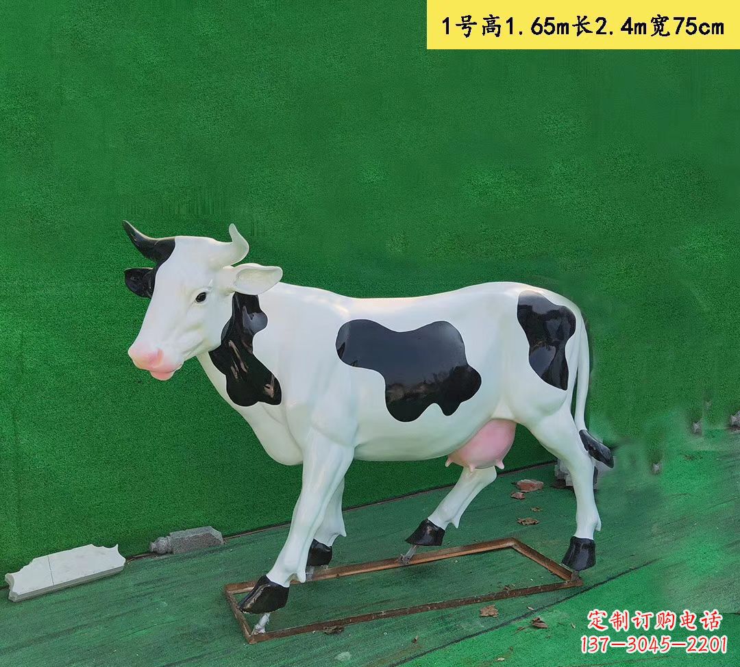 贵阳玻璃钢仿真奶牛雕塑精致而可爱