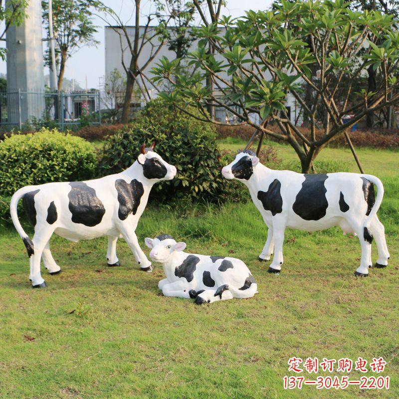 贵阳玻璃钢仿真奶牛雕塑