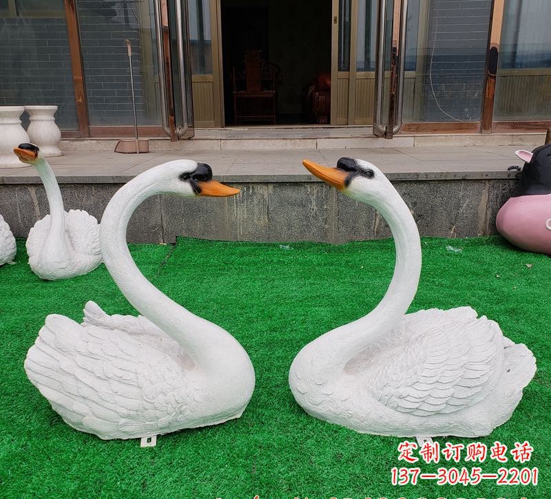 贵阳玻璃钢制作的精美天鹅雕塑