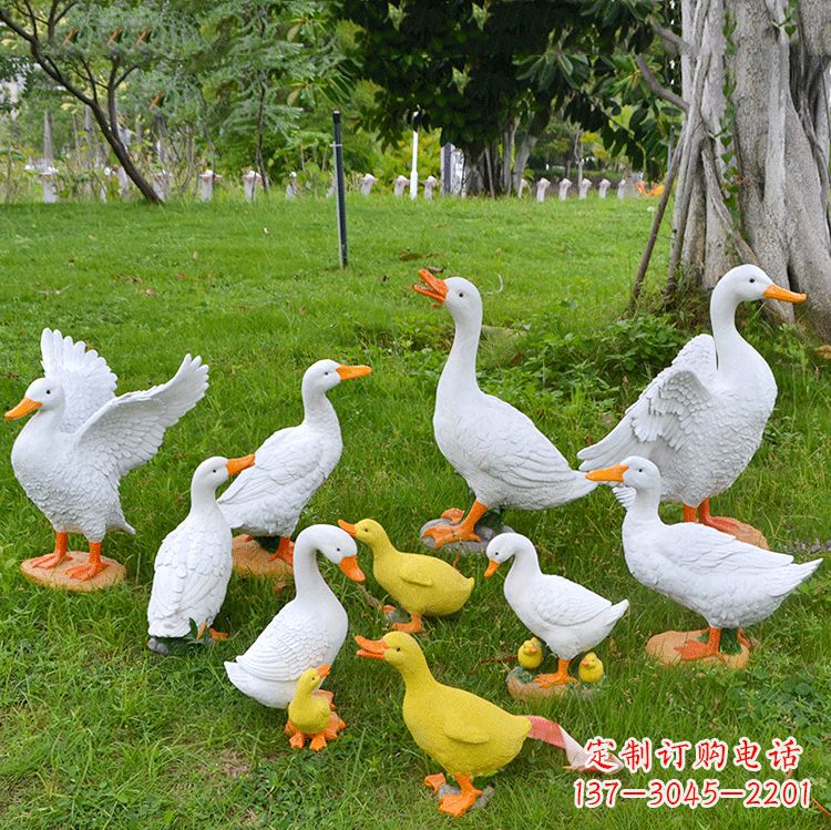 贵阳玻璃钢仿真动物雕塑——漫步田园风情