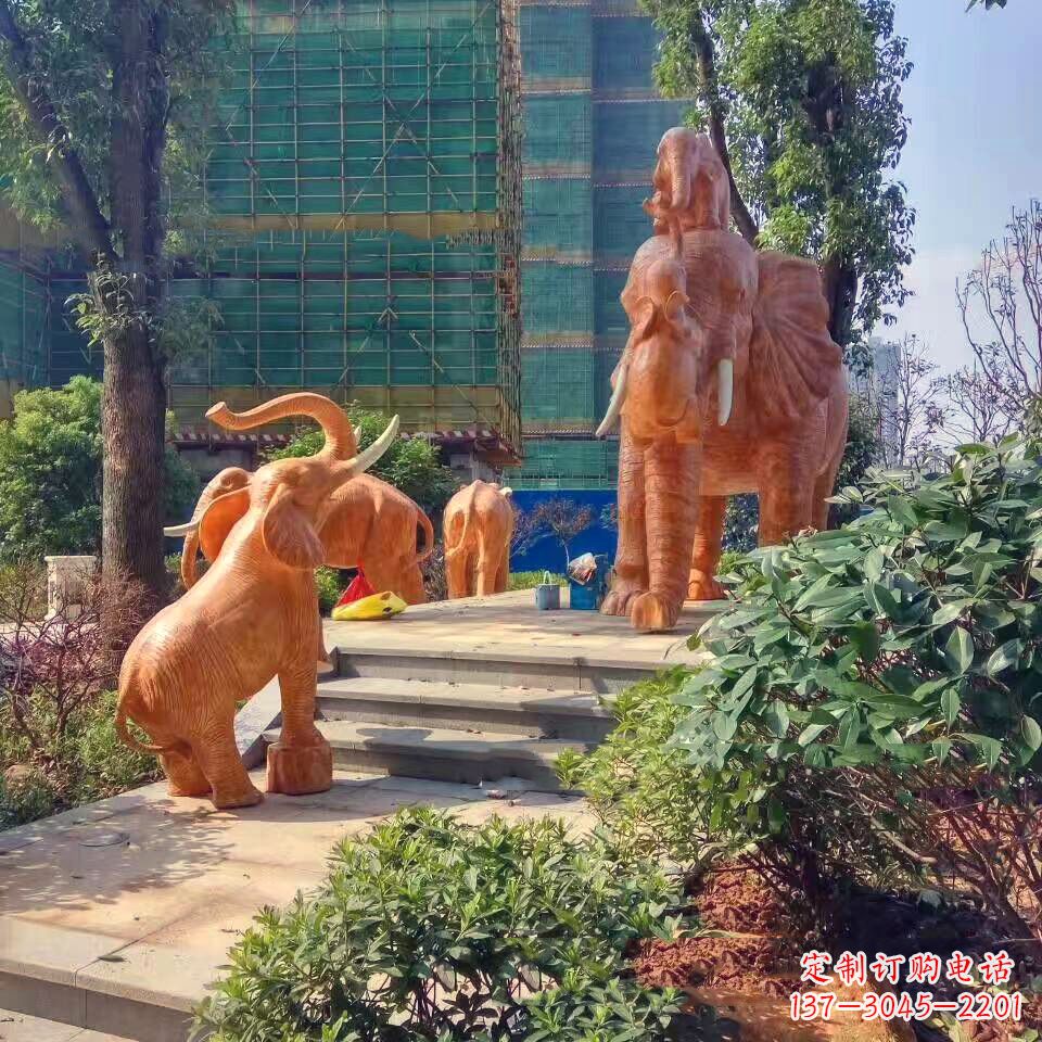 贵阳玻璃钢卡通大象雕塑——给小区园林带来活力