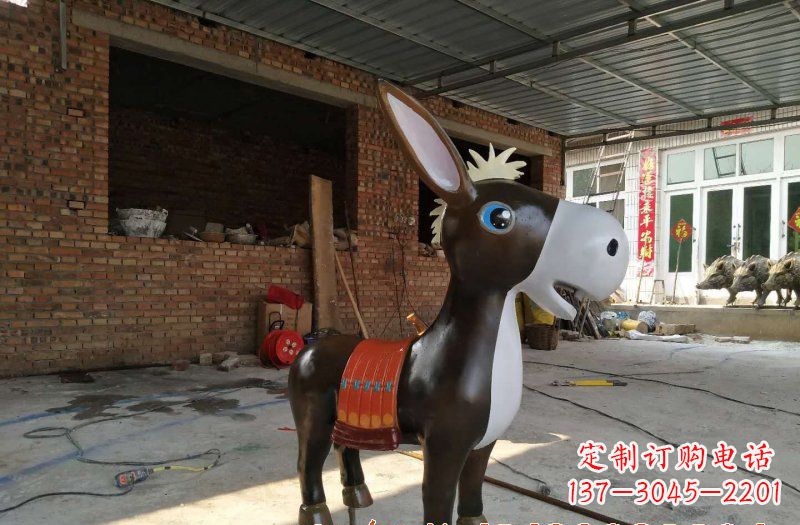 贵阳玻璃钢毛驴雕塑一种抒情的艺术形式