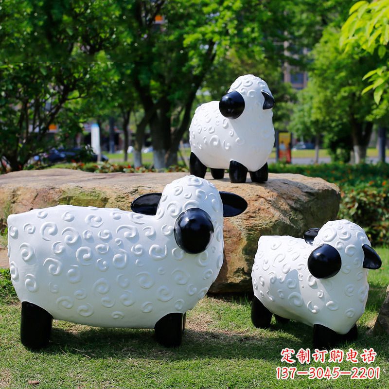 贵阳玻璃钢卡通动物雕塑，增添公园草坪韵味