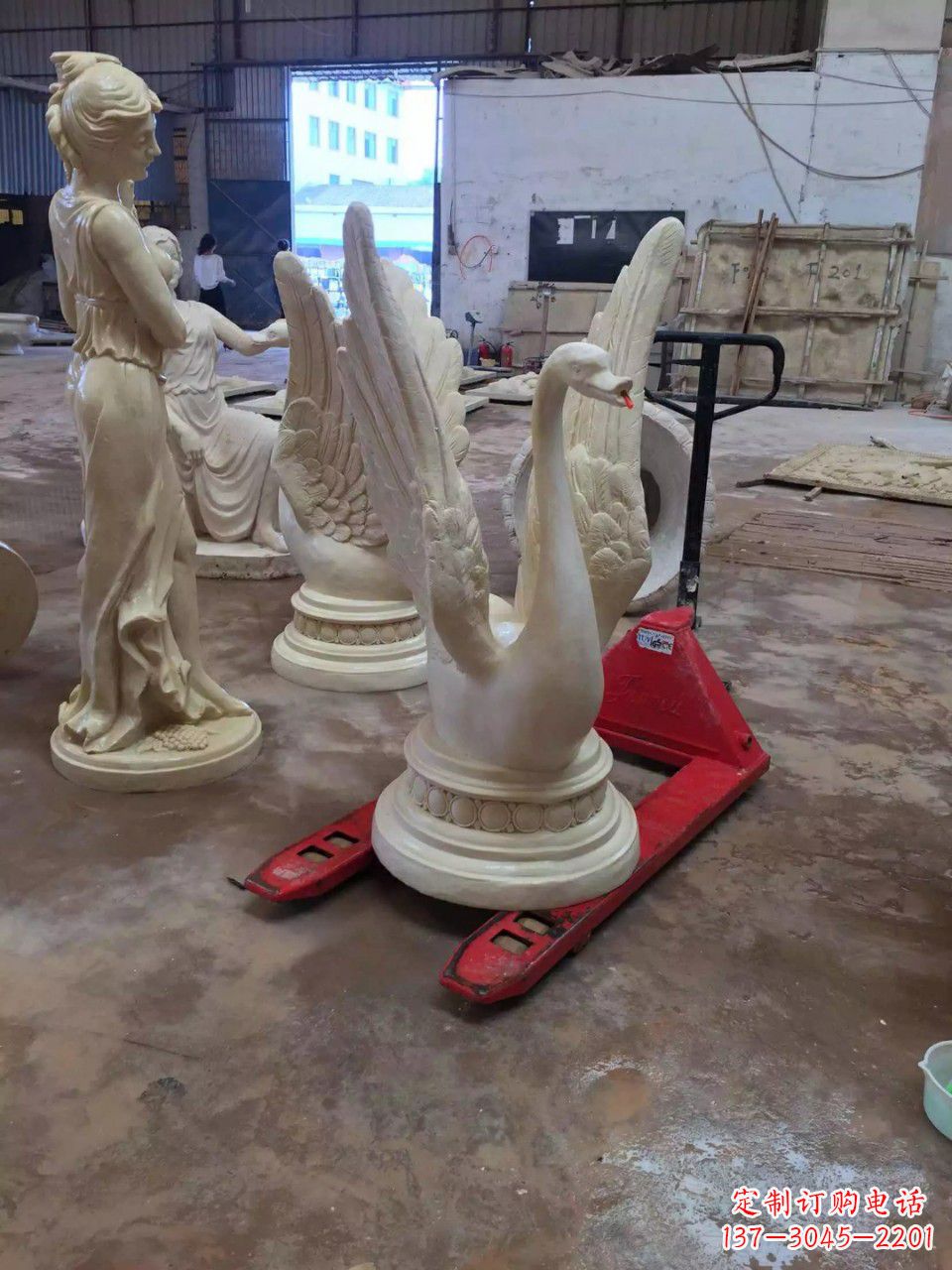 贵阳玻璃钢制作的天鹅雕塑