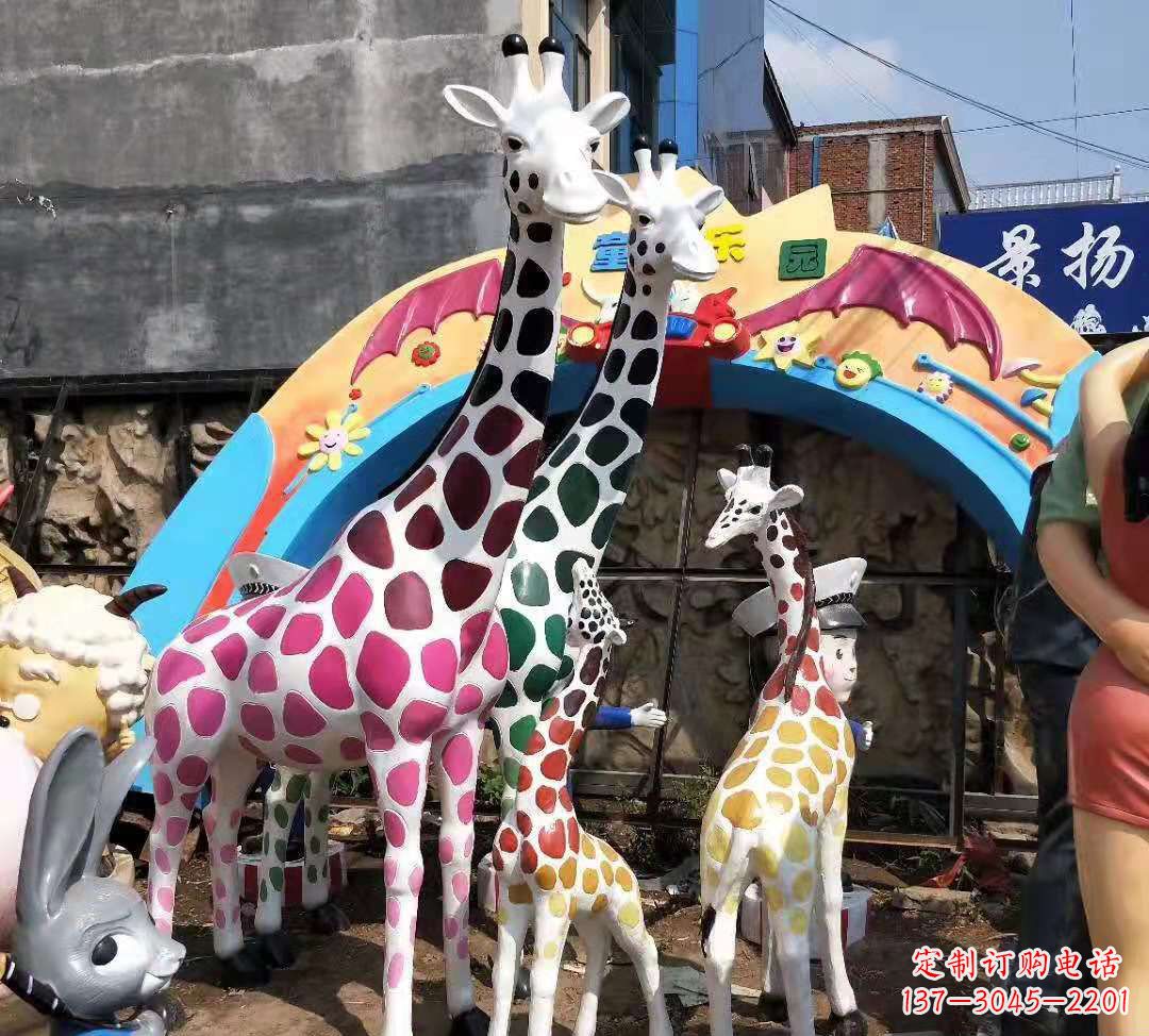 贵阳玻璃钢材质的长颈鹿雕塑——点缀公园景观