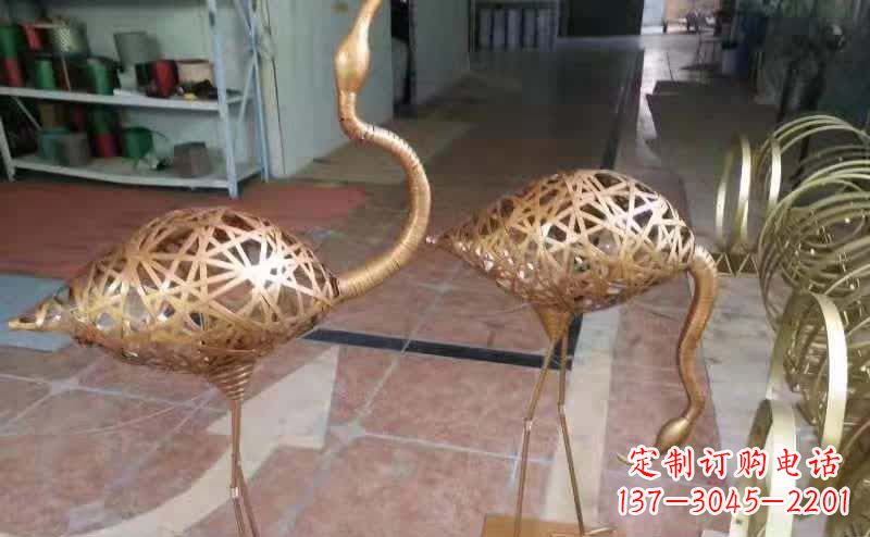 贵阳仙鹤雕塑以不锈钢编制而成