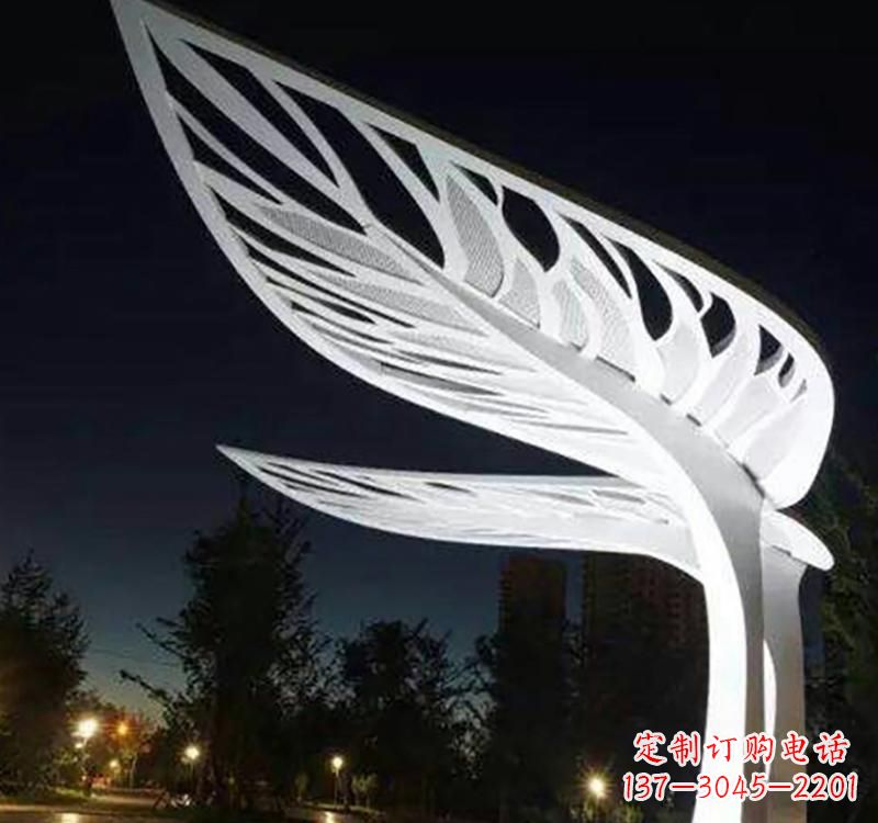 贵阳不锈钢树叶雕塑点缀城市景观
