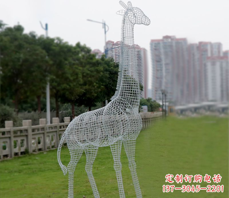 贵阳不锈钢城市的长颈鹿雕塑
