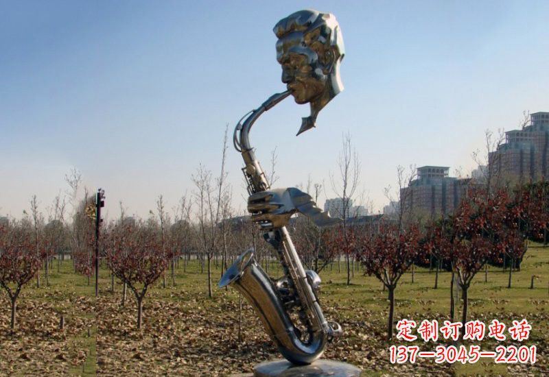 贵阳静谧而神秘的不锈钢萨克斯雕塑