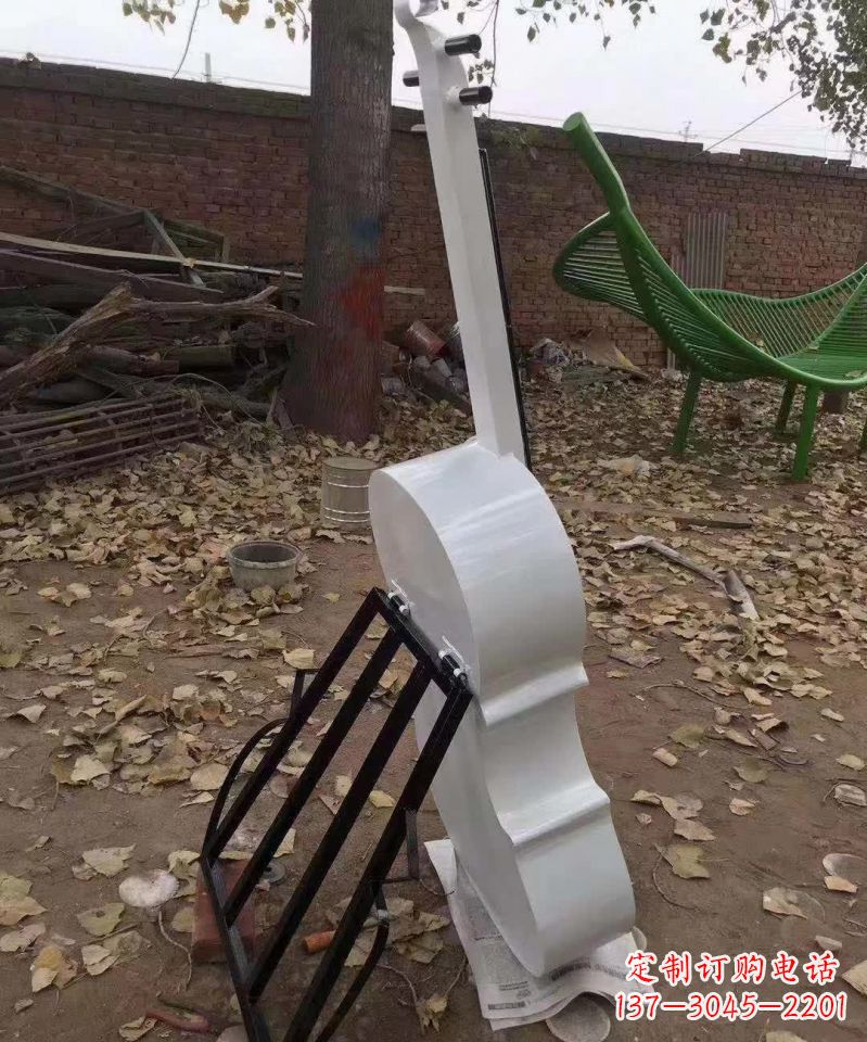 贵阳不锈钢大提琴雕塑——古典音乐的艺术表现
