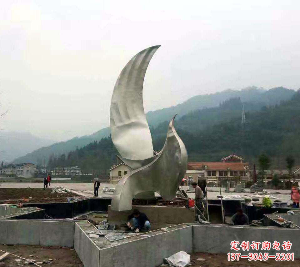 贵阳不锈钢鸽子雕塑——象征着和平与祥和
