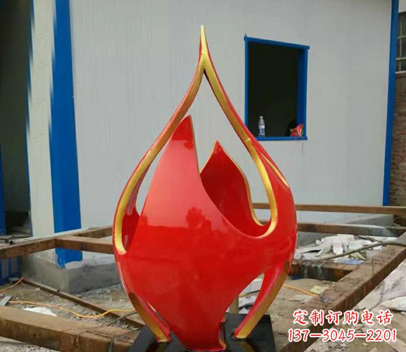 贵阳不锈钢龙雕塑点缀火龙果广场