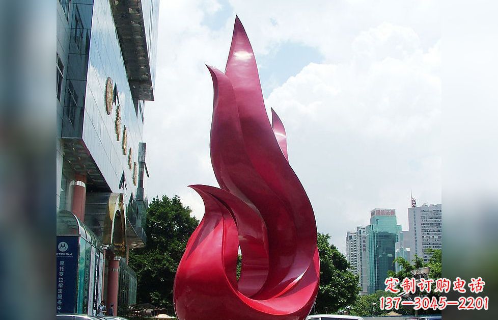贵阳孔雀广场的不锈钢雕塑