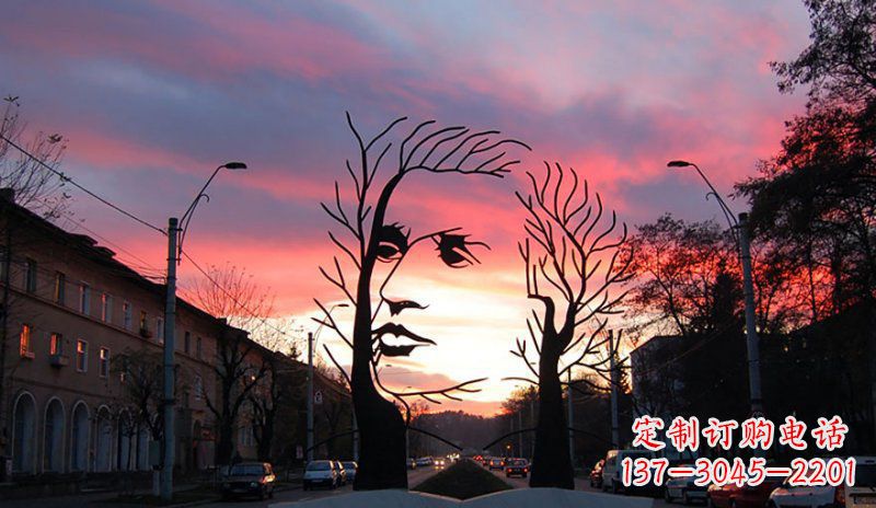 贵阳不锈钢人头雕塑点缀街边景观