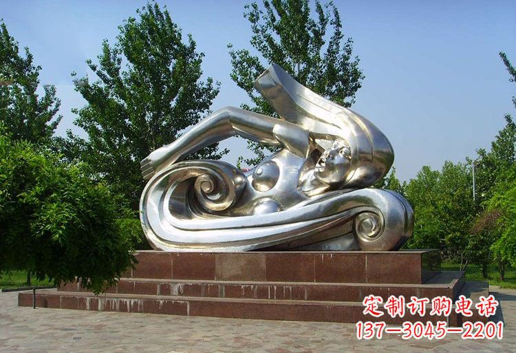 贵阳浪漫游泳不锈钢女孩雕塑