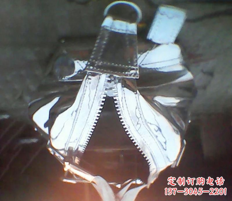 贵阳精美不锈钢手提包雕塑