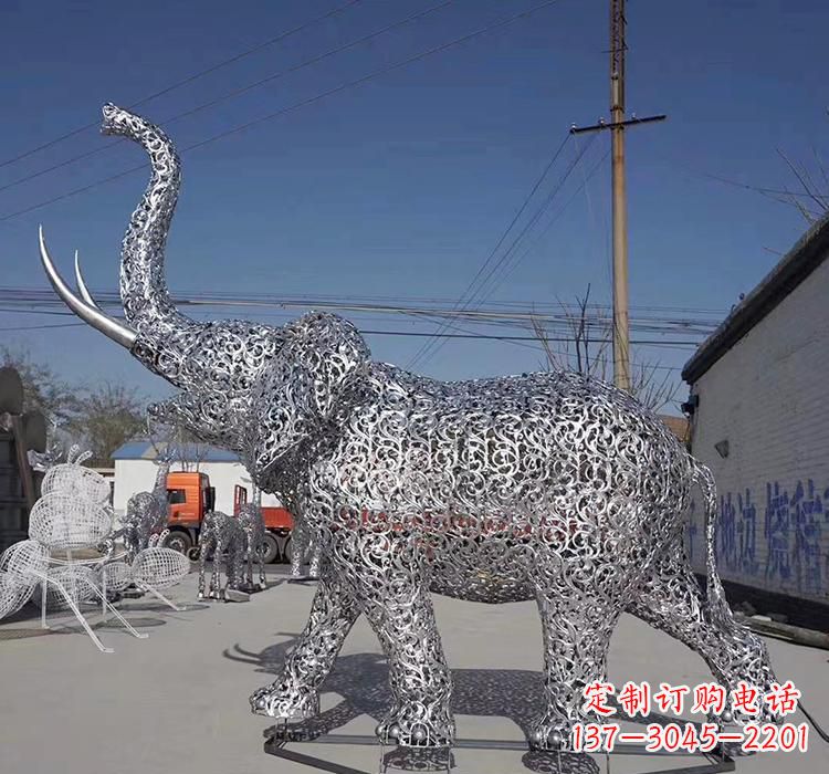 贵阳不锈钢大象雕塑象征力量与美丽
