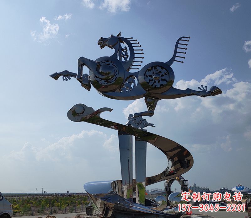 贵阳不锈钢大型马踏飞燕景观雕塑集艺术与自然于一体
