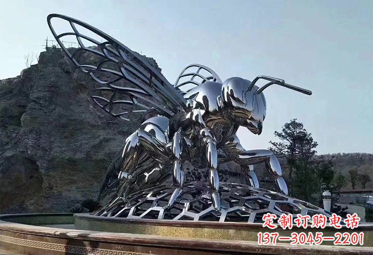 贵阳不锈钢大型蜜蜂雕塑铸造出精美绝伦的艺术杰作