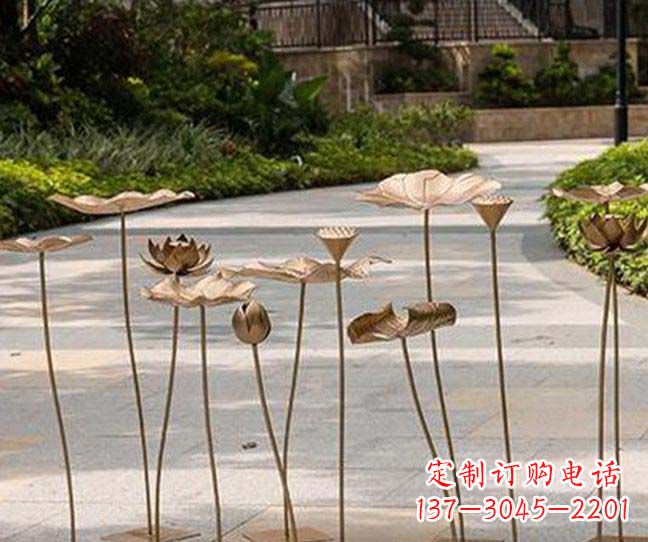 贵阳不锈钢锻造荷花装饰雕塑——精美绝伦