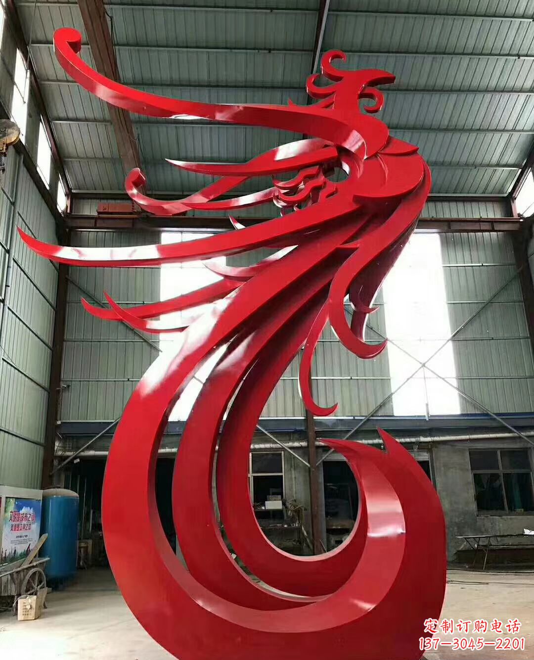 贵阳不锈钢凤凰雕塑象征着新生的力量