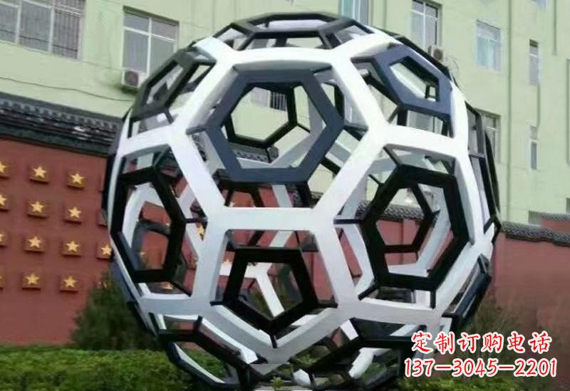 贵阳不锈钢公园的镂空足球雕塑