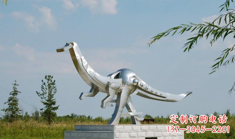 贵阳不锈钢鸭嘴龙雕塑艺术与自然完美结合