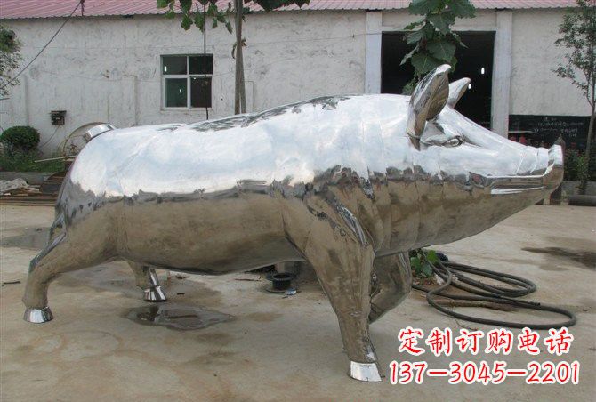 贵阳不锈钢公园动物猪雕塑精美雕塑展现完美美学