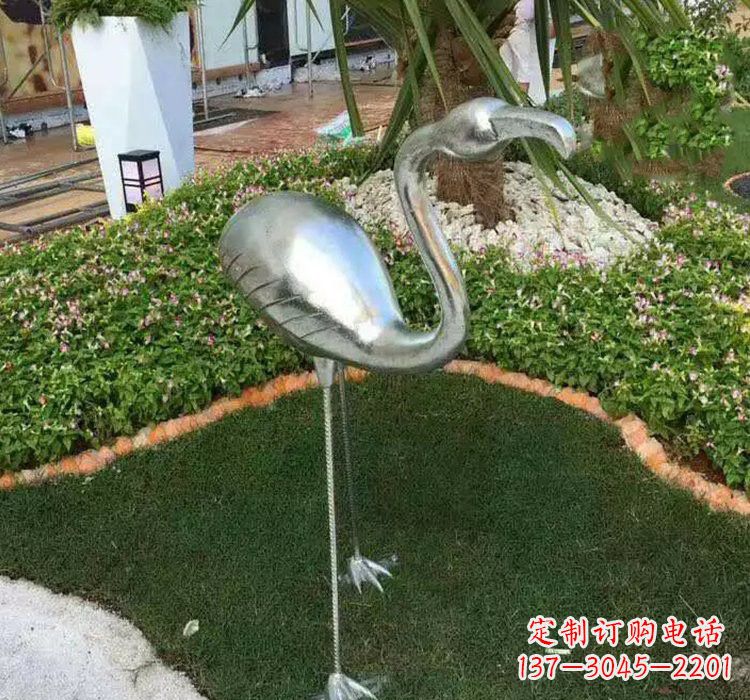 贵阳火烈鸟雕塑美丽而又充满力量