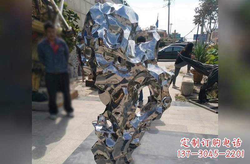 贵阳太湖石雕塑——点缀不锈钢公园