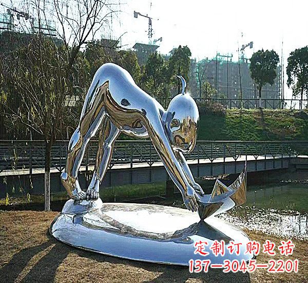 贵阳不锈钢公园里的儿童雕塑