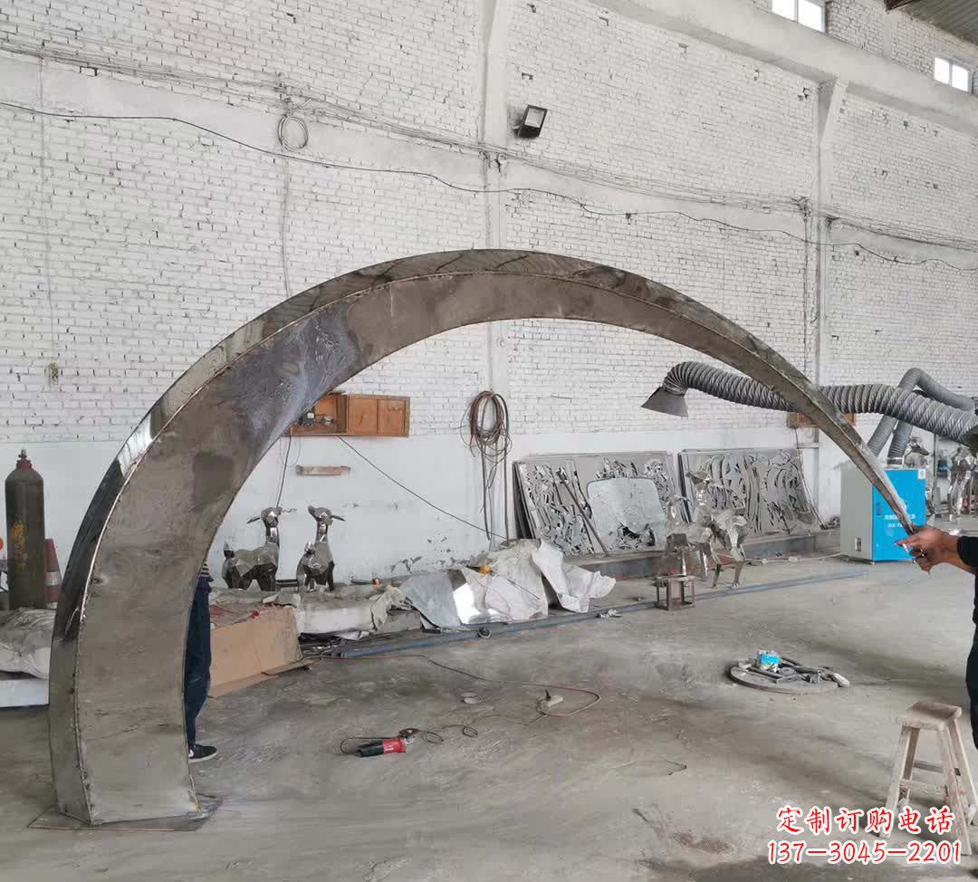 贵阳不锈钢拱门半圆雕塑
