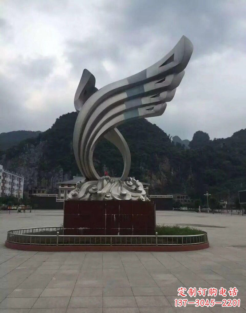 贵阳翅膀雕塑——环绕不锈钢广场的精美艺术品