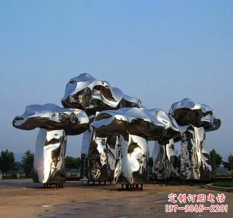 贵阳不锈钢广场镜面蘑菇雕塑
