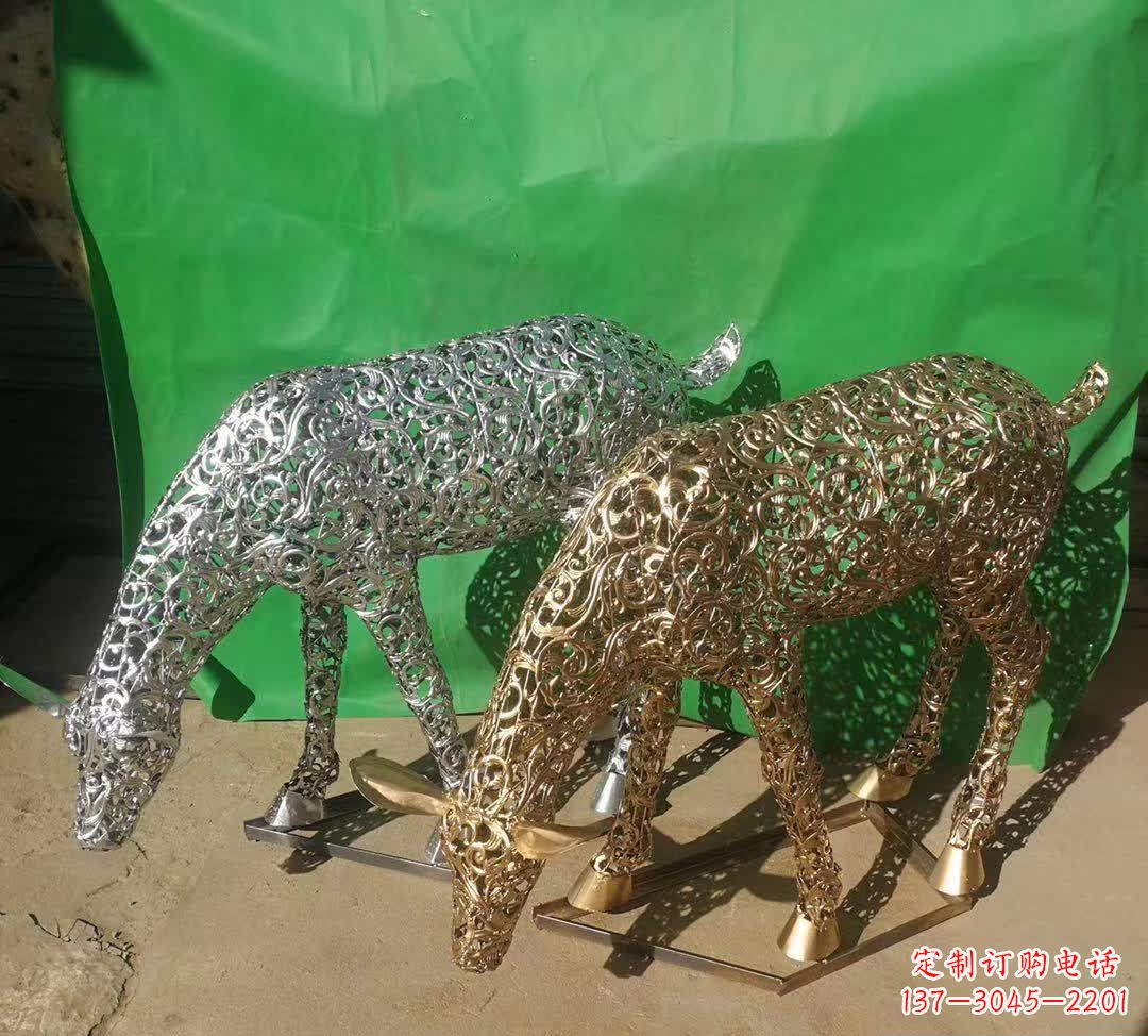 贵阳不锈钢广场上的梅花鹿雕塑