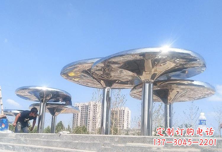 贵阳不锈钢广场凉亭雕塑——精美雕塑点缀美丽环境
