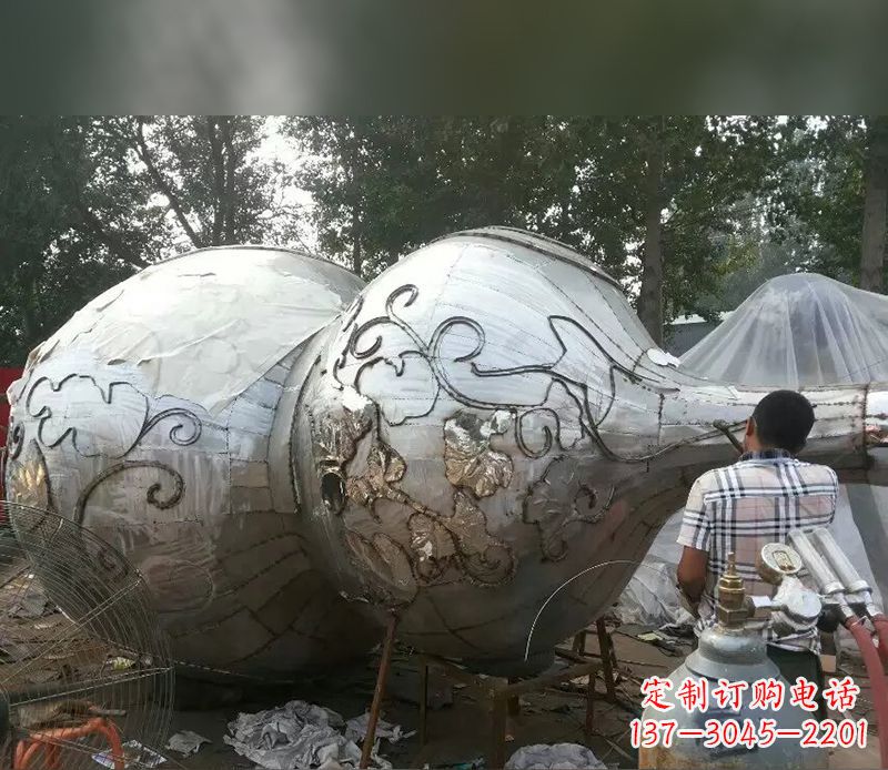 贵阳不锈钢葫芦雕塑精美绝伦