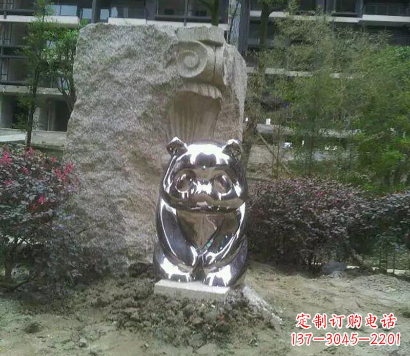 贵阳不锈钢熊猫雕塑它的美丽与魅力