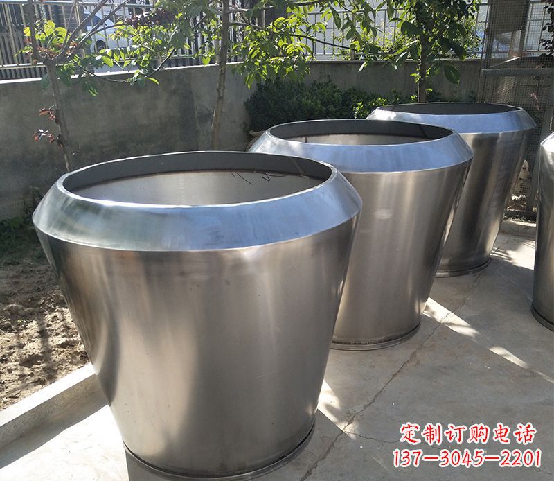 贵阳不锈钢花盆雕塑给你的家园增添一份独特的美